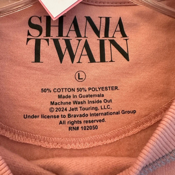 SHANIA TWAIN “That Don’t Impress Me Much” Large Blush Sweatshirt BNWT - Picture 3 of 8